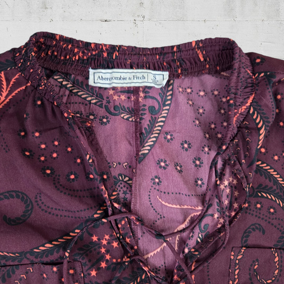 Abercrombie and Fitch Maroon Paisley V Neck Boho Peasant Blouse Size Small - Picture 2 of 7